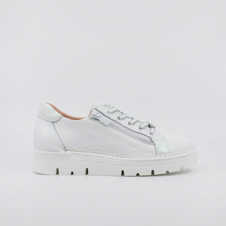 Jose Saenz 2001 white & pearl