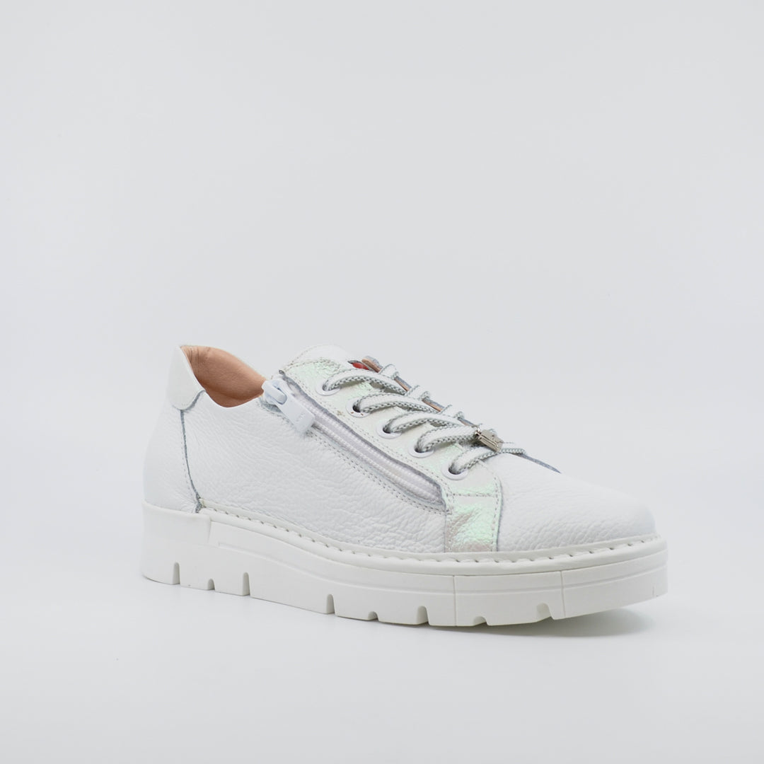 Jose Saenz 2001 white & pearl