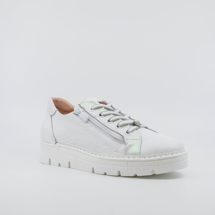 Jose Saenz 2001 white & pearl