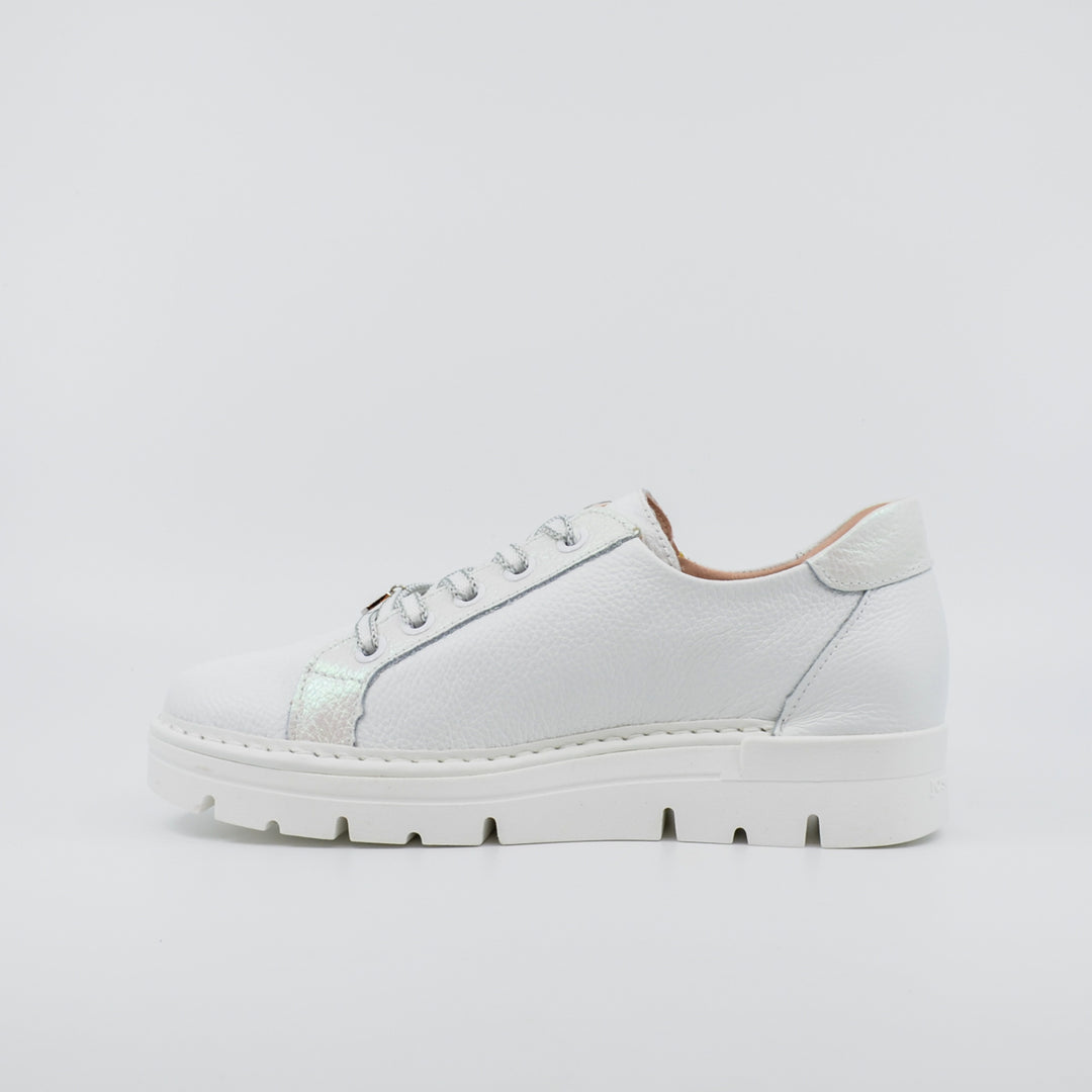 Jose Saenz 2001 white & pearl