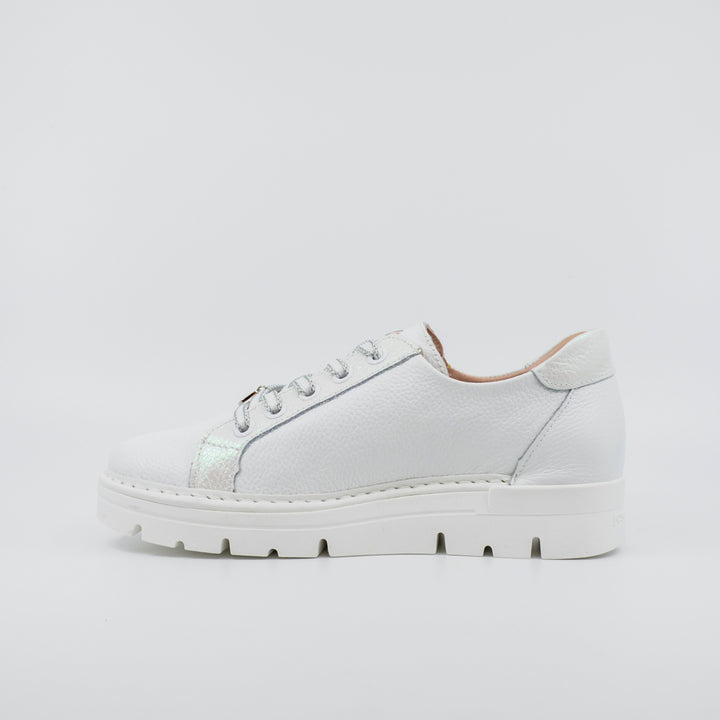 Jose Saenz 2001 white & pearl