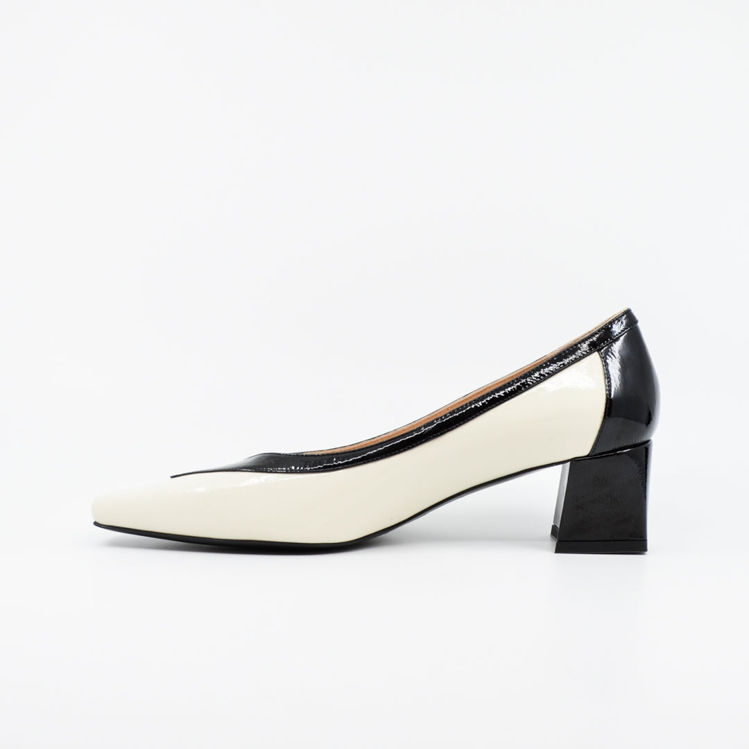 Sempre di 6707 black & white