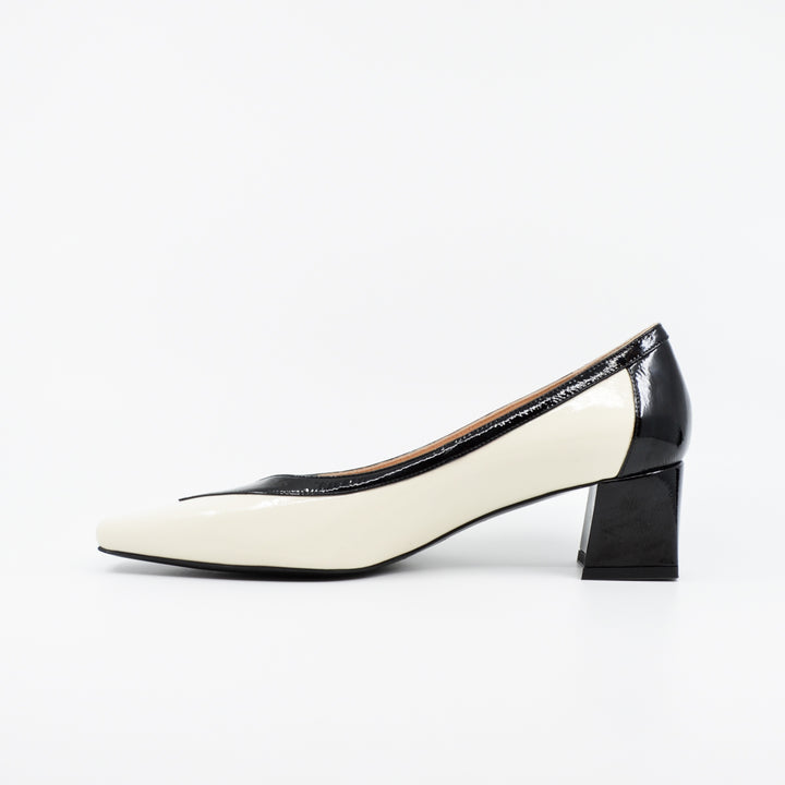Sempre di 6707 black & white