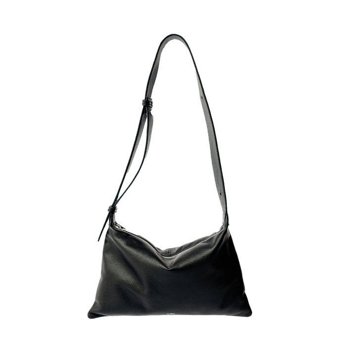 Alēo Mila black