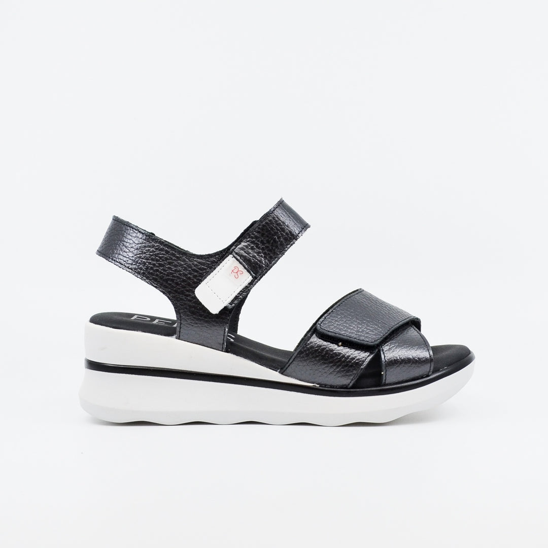 Pepe's Lucia black