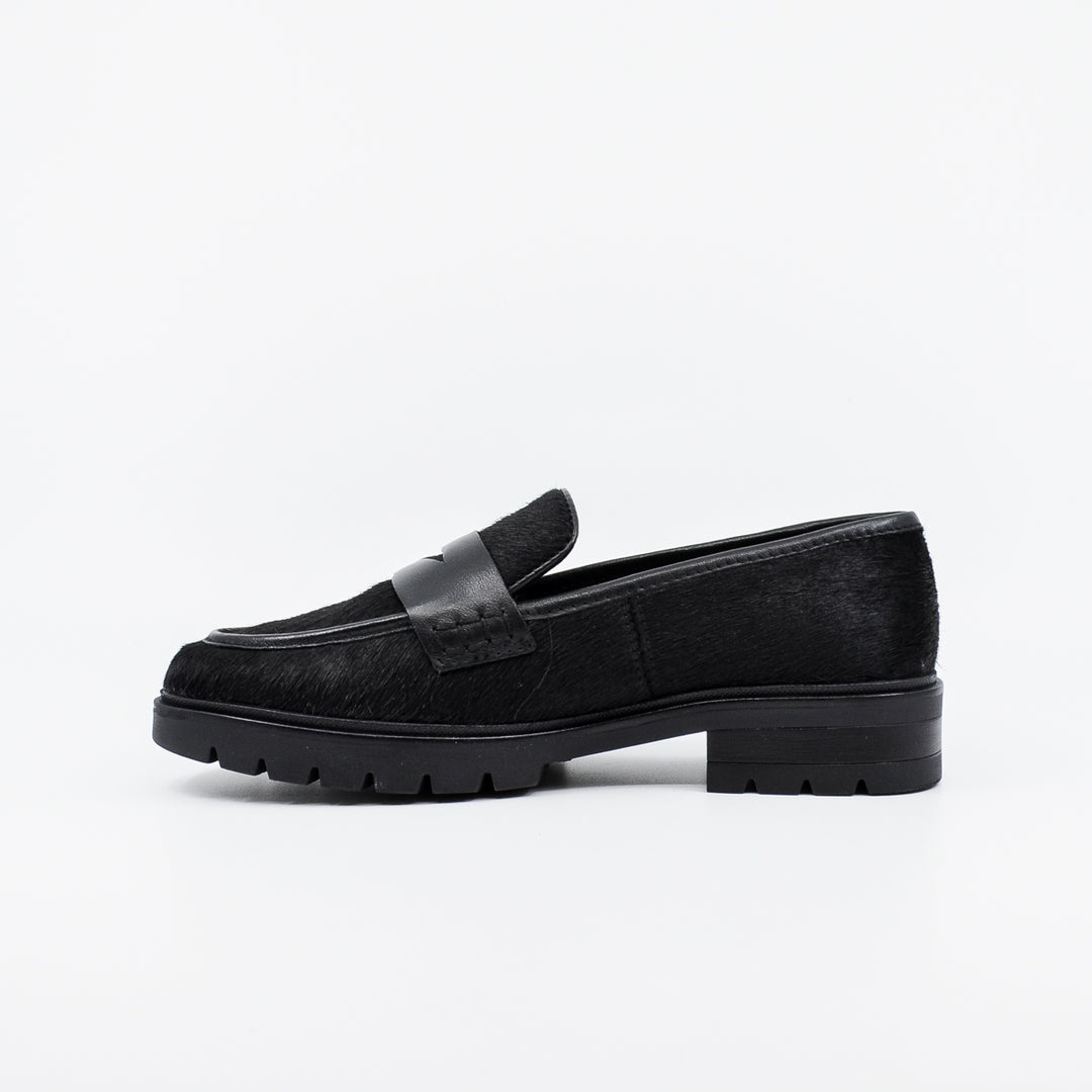 Ara 11225 black pony