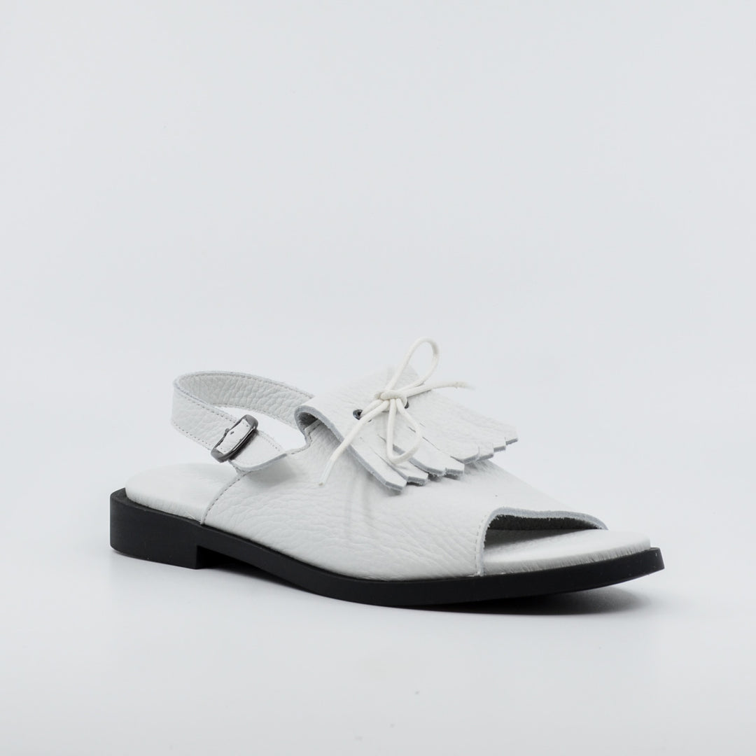 Arche Kakuma white