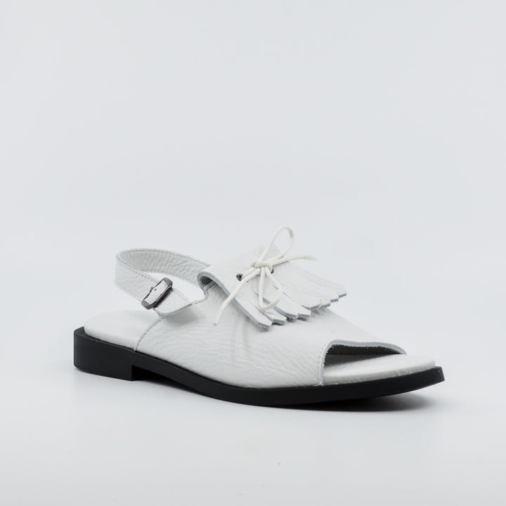 Arche Kakuma white