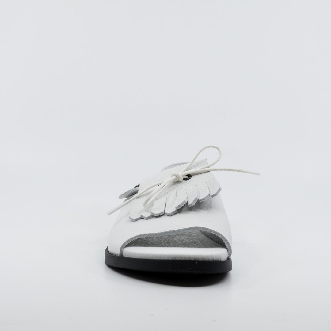 Arche Kakuma white