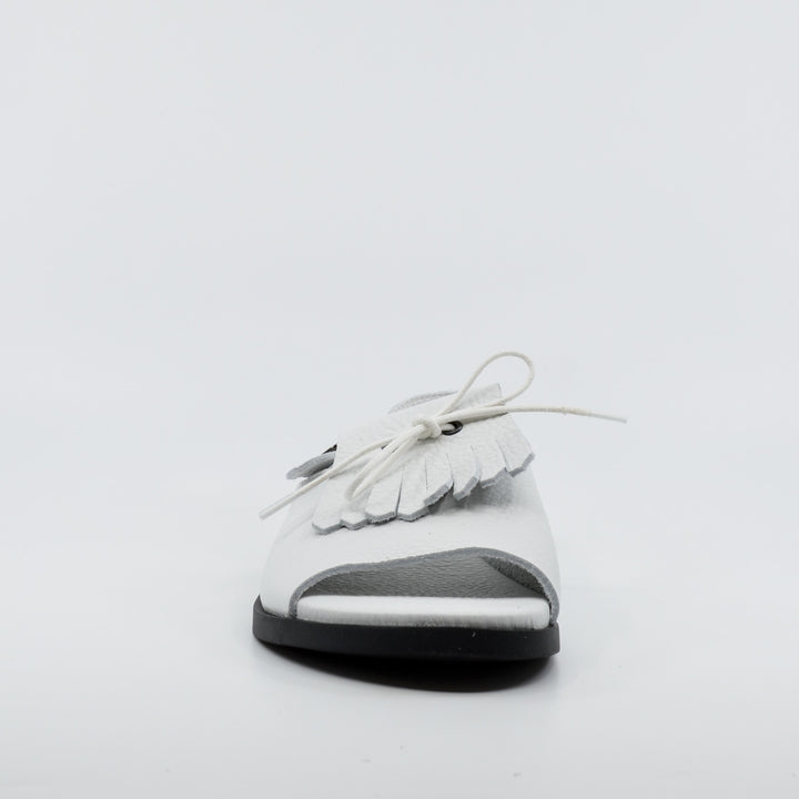 Arche Kakuma white