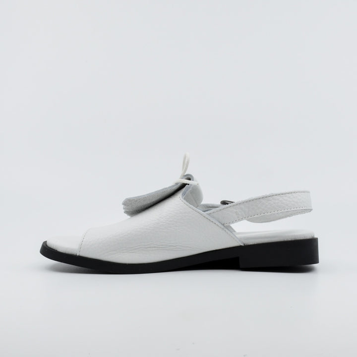 Arche Kakuma white