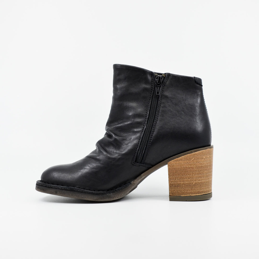 Fly London Bell black