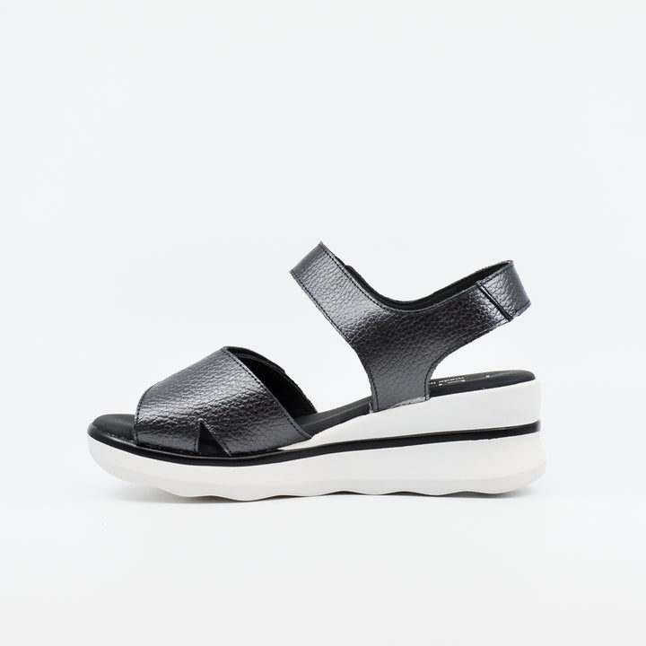 Pepe's Lucia black