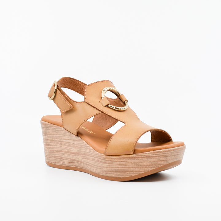 Paula Urban Perla camel